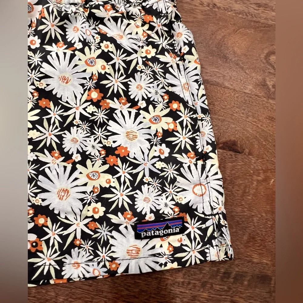 NWT Patagonia Barely Baggies Shorts Small Daisies Primavera Ink Black Hiking - Picture 3 of 5